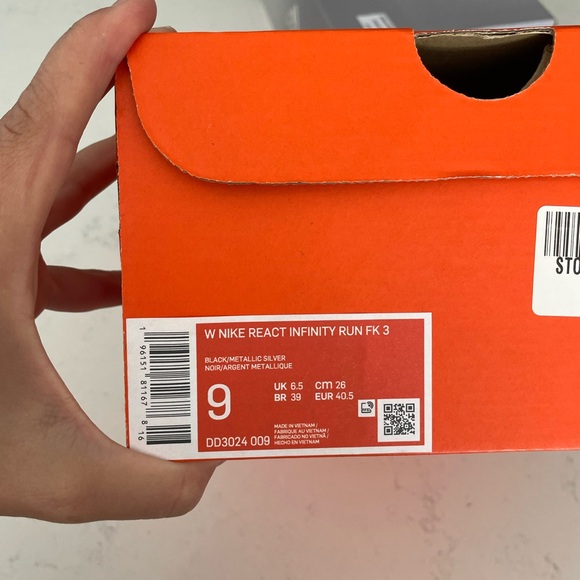 Brand new Nike shoes - Picture 3 of 3